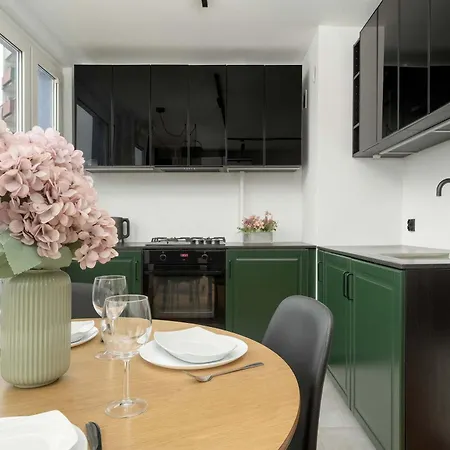 Przytulny Apartament Z Wanna Blisko Parku I Stawu We Wroclawiu By Renters 아파트 *